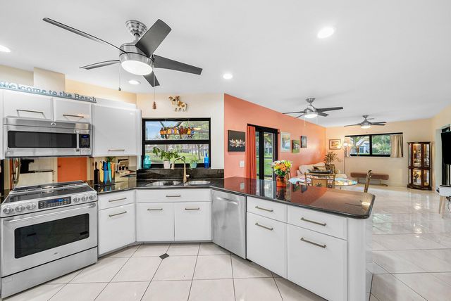 5664 Willow Creek Court, Delray Beach, FL 33484