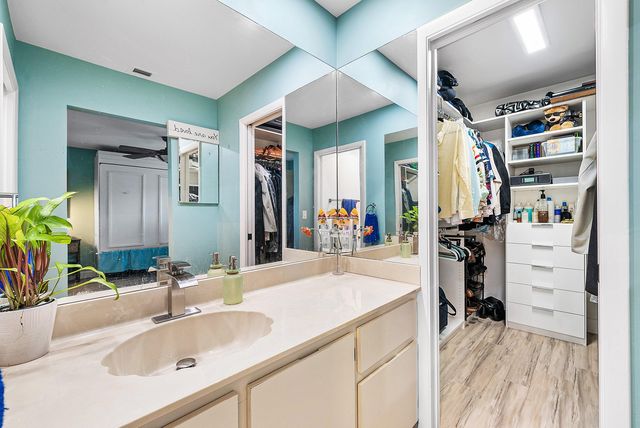 5664 Willow Creek Court, Delray Beach, FL 33484