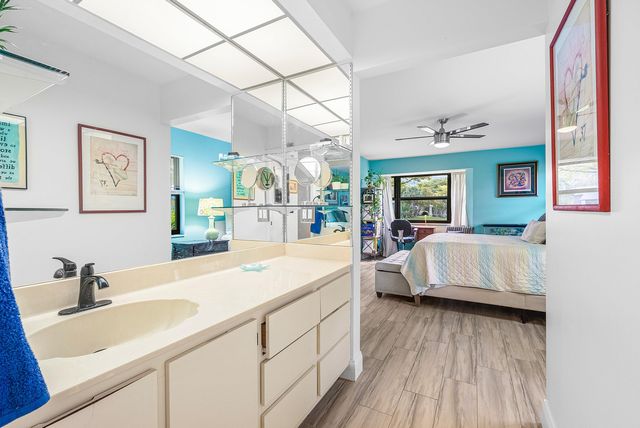 5664 Willow Creek Court, Delray Beach, FL 33484