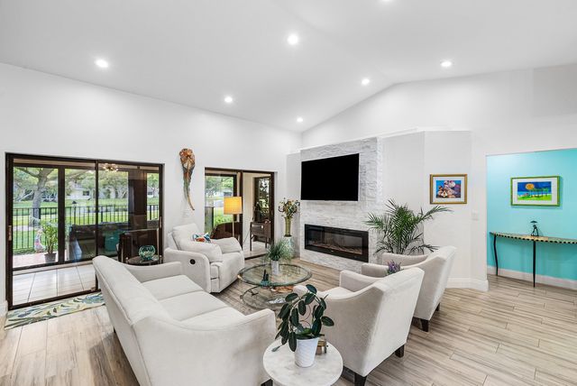 5664 Willow Creek Court, Delray Beach, FL 33484