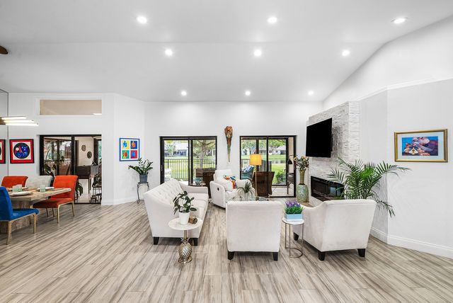 5664 Willow Creek Court, Delray Beach, FL 33484