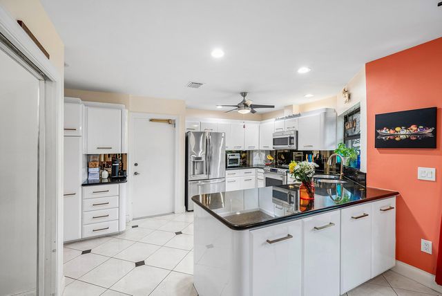 5664 Willow Creek Court, Delray Beach, FL 33484