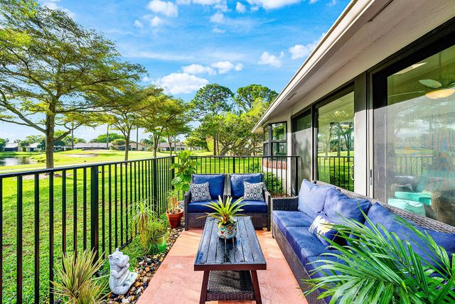 5664 Willow Creek Court, Delray Beach, FL 33484