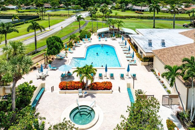 5664 Willow Creek Court, Delray Beach, FL 33484