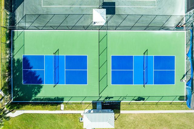 5664 Willow Creek Court, Delray Beach, FL 33484