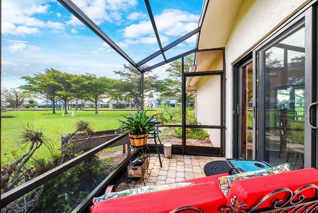 5664 Willow Creek Court, Delray Beach, FL 33484