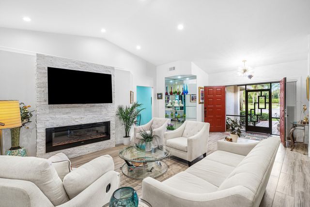 5664 Willow Creek Court, Delray Beach, FL 33484