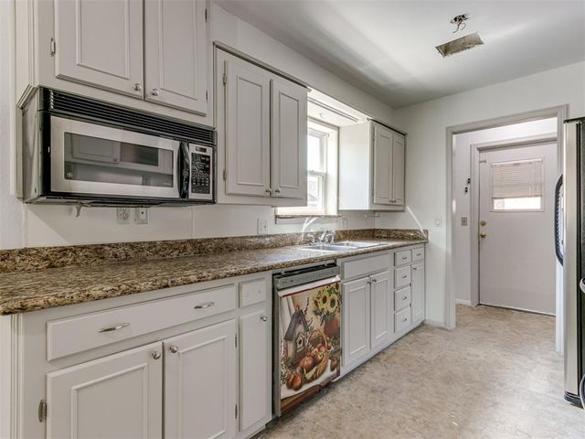 616 Whispering Oak Road, Oklahoma City, OK 73127