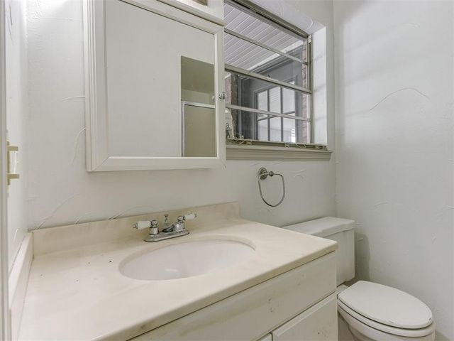 616 Whispering Oak Road, Oklahoma City, OK 73127