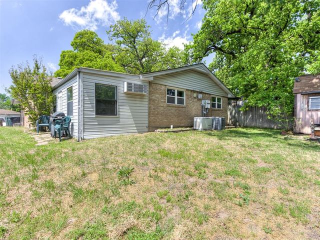 616 Whispering Oak Road, Oklahoma City, OK 73127