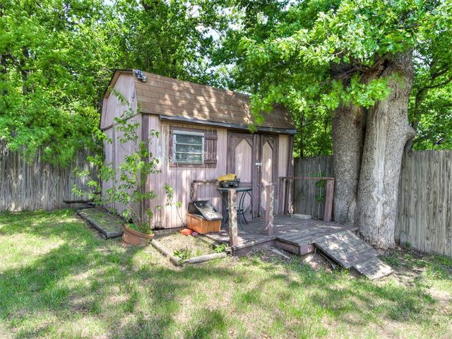 616 Whispering Oak Road, Oklahoma City, OK 73127