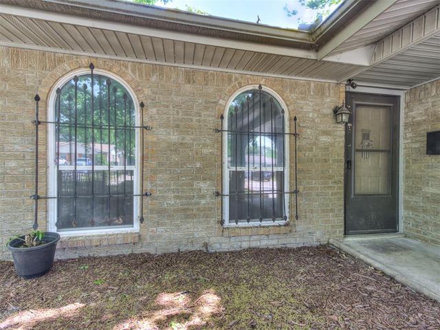 616 Whispering Oak Road, Oklahoma City, OK 73127