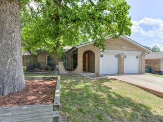 616 Whispering Oak Road, Oklahoma City, OK 73127