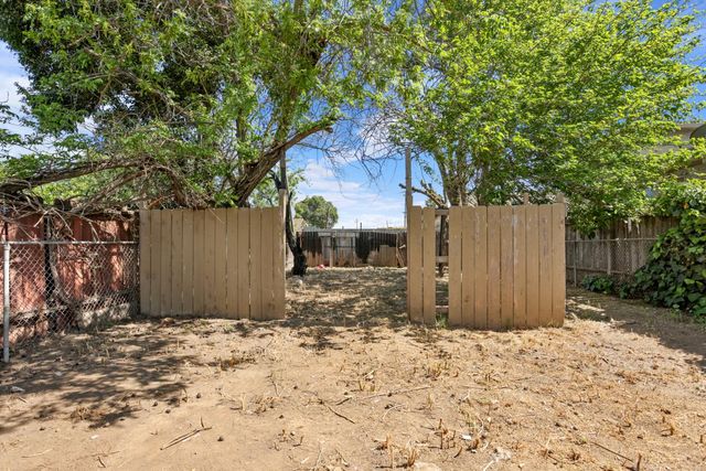 124 S Fresno Ave, Stockton, CA 95203