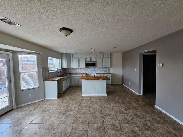 6458 Grants Drive NE, Rio Rancho, NM 87144