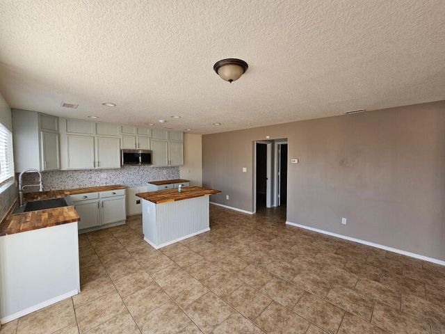 6458 Grants Drive NE, Rio Rancho, NM 87144