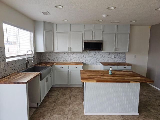 6458 Grants Drive NE, Rio Rancho, NM 87144