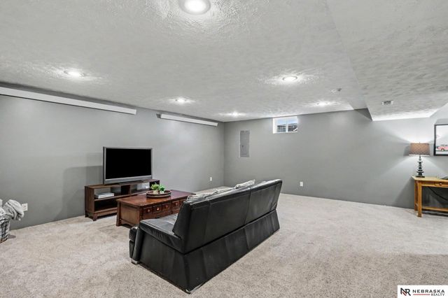 2325 NW 43rd Street, Lincoln, NE 68524