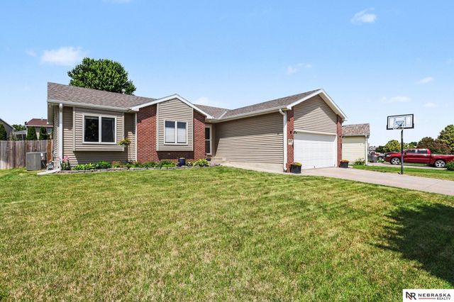 2325 NW 43rd Street, Lincoln, NE 68524