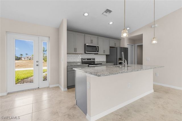 522 NW 20th ST, Cape Coral, FL 33993