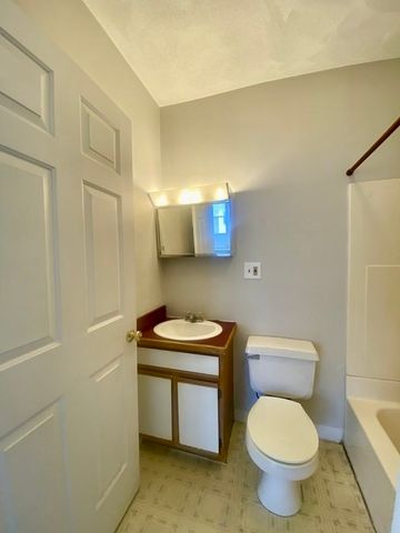 594 Somerville Avenue 2B, Somerville, MA 02145