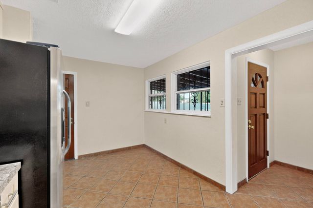 1725 PROSPECT Avenue NW, Albuquerque, NM 87104