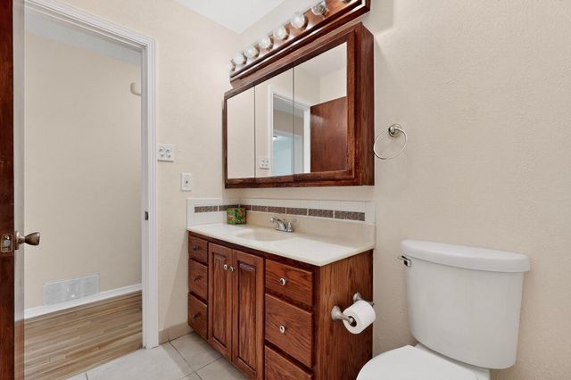 1725 PROSPECT Avenue NW, Albuquerque, NM 87104