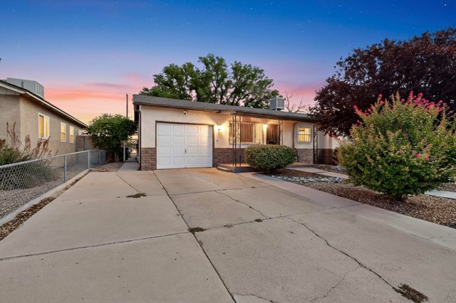 1725 PROSPECT Avenue NW, Albuquerque, NM 87104