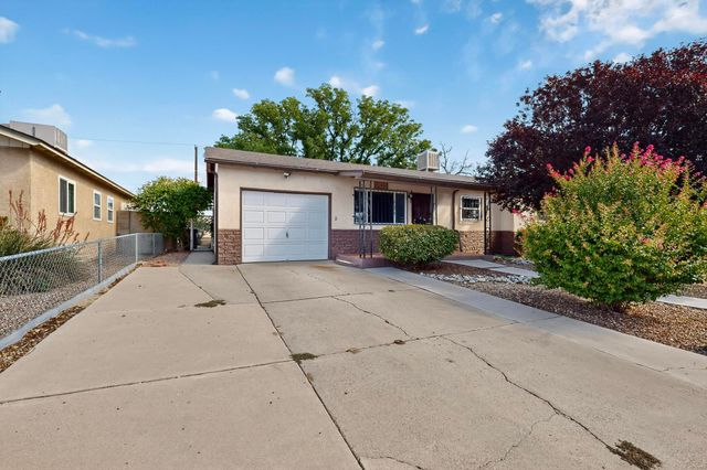 1725 PROSPECT Avenue NW, Albuquerque, NM 87104