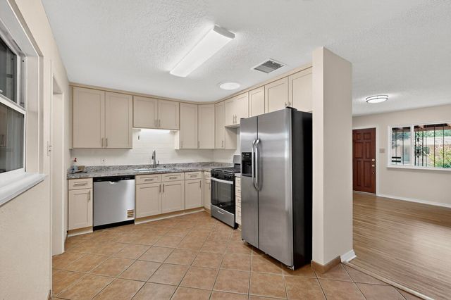 1725 PROSPECT Avenue NW, Albuquerque, NM 87104