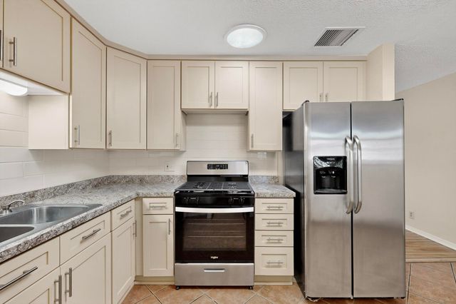 1725 PROSPECT Avenue NW, Albuquerque, NM 87104