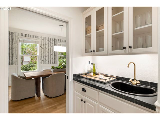 2512 Nw PINNACLE Dr, Portland, OR 97229