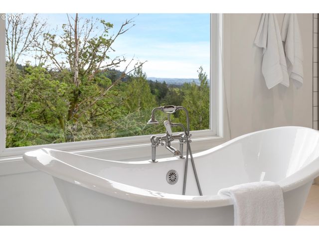 2512 Nw PINNACLE Dr, Portland, OR 97229