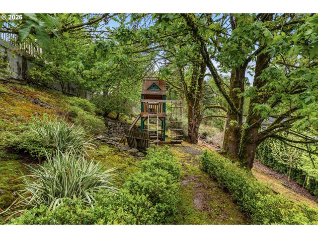 2512 Nw PINNACLE Dr, Portland, OR 97229