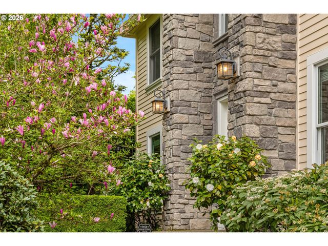 2512 Nw PINNACLE Dr, Portland, OR 97229