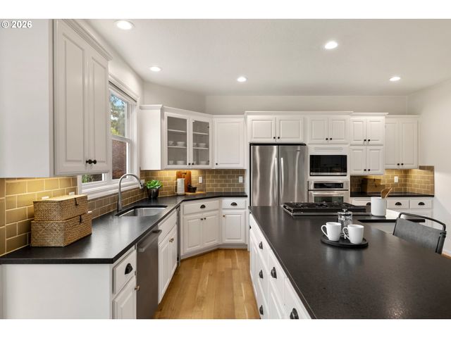 2512 Nw PINNACLE Dr, Portland, OR 97229