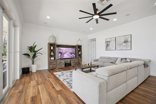 1537 Victoria Isle Way, Weston, FL 33327