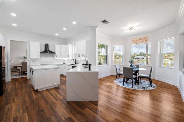 1537 Victoria Isle Way, Weston, FL 33327