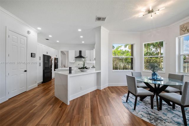 1537 Victoria Isle Way, Weston, FL 33327