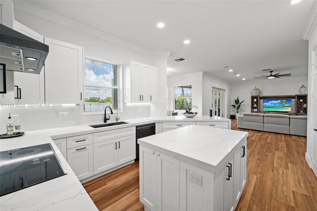 1537 Victoria Isle Way, Weston, FL 33327