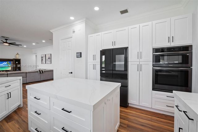 1537 Victoria Isle Way, Weston, FL 33327