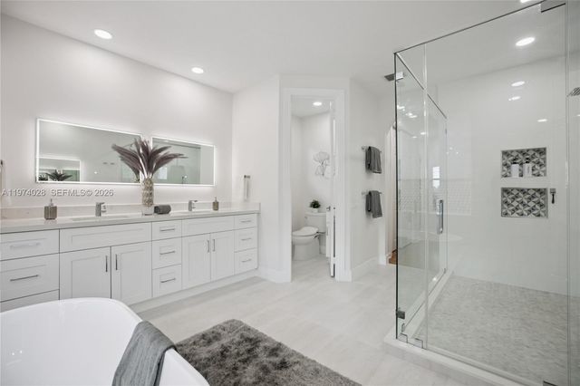 1537 Victoria Isle Way, Weston, FL 33327