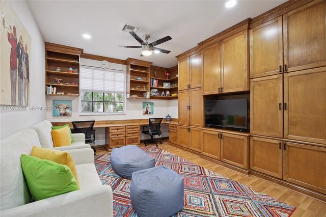 1537 Victoria Isle Way, Weston, FL 33327