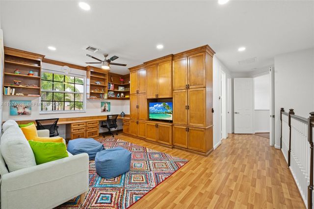 1537 Victoria Isle Way, Weston, FL 33327