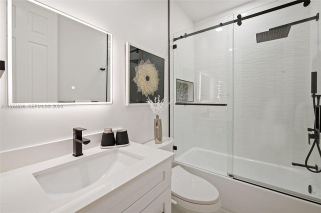 1537 Victoria Isle Way, Weston, FL 33327