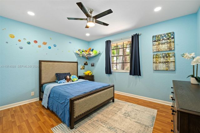 1537 Victoria Isle Way, Weston, FL 33327