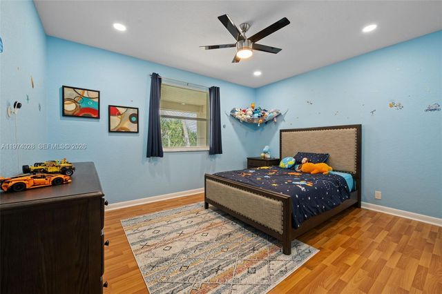 1537 Victoria Isle Way, Weston, FL 33327