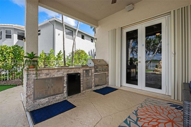 1537 Victoria Isle Way, Weston, FL 33327