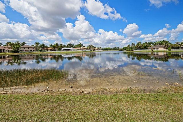 1537 Victoria Isle Way, Weston, FL 33327