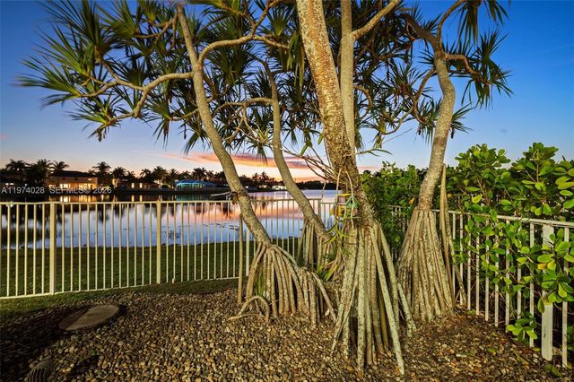 1537 Victoria Isle Way, Weston, FL 33327